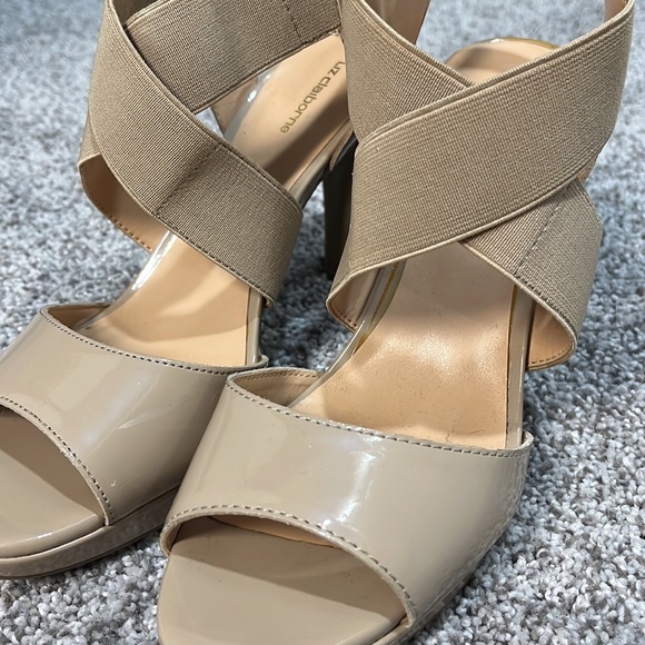 Nude Heels - Picture 2 of 5